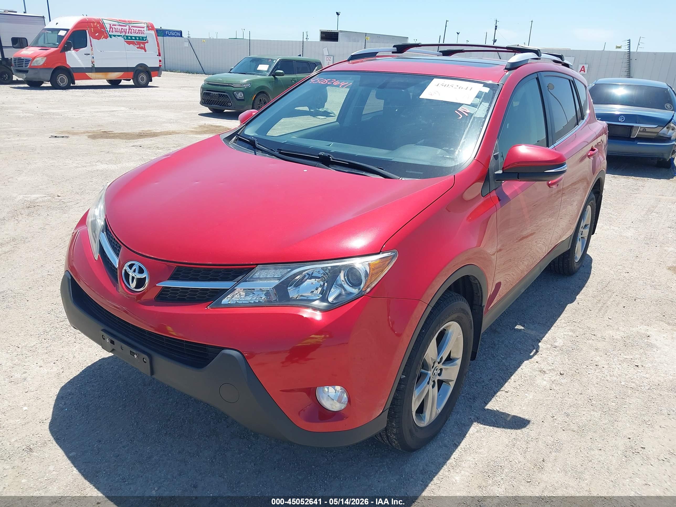 2015 TOYOTA RAV 4 — VIN JTMRFREV1FD149744 — photo 2